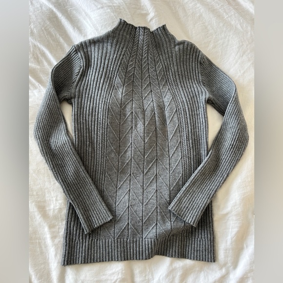 Soft grey sweater - Picture 1 of 4